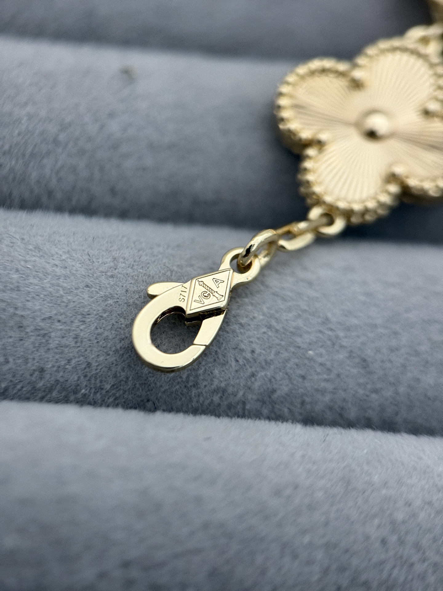 반클리프 알함브라 팔찌 상세 이미지
